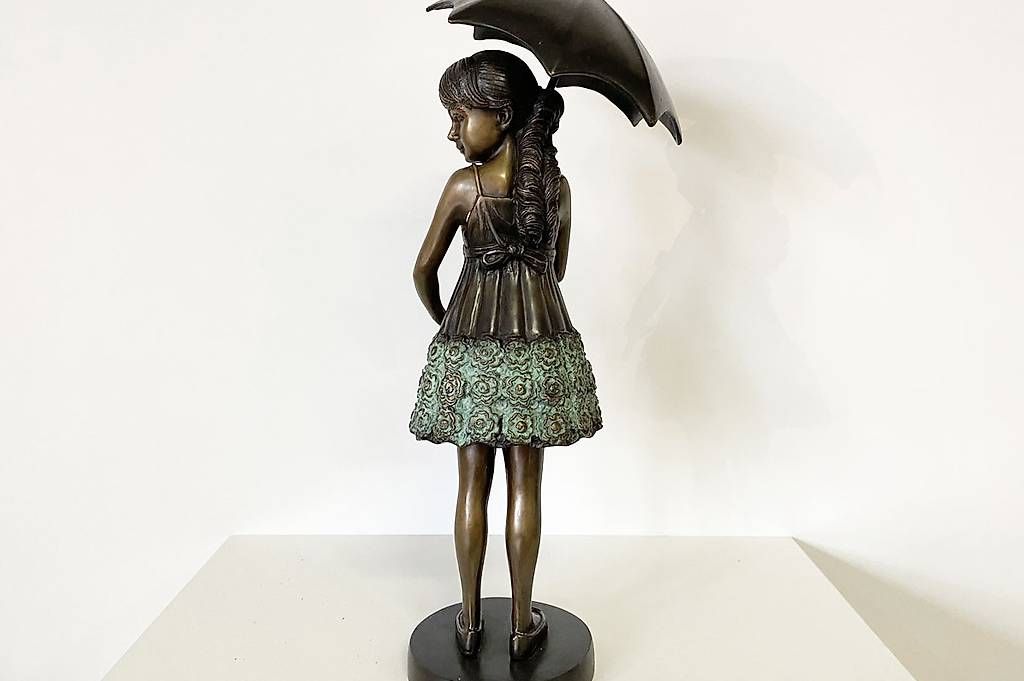 Sculture & Statue: Bronzefigur, Mädchen mit Schirm – Nuovo (secondo la descrizione) da Ballwil venduto da ClassicGallery 5
