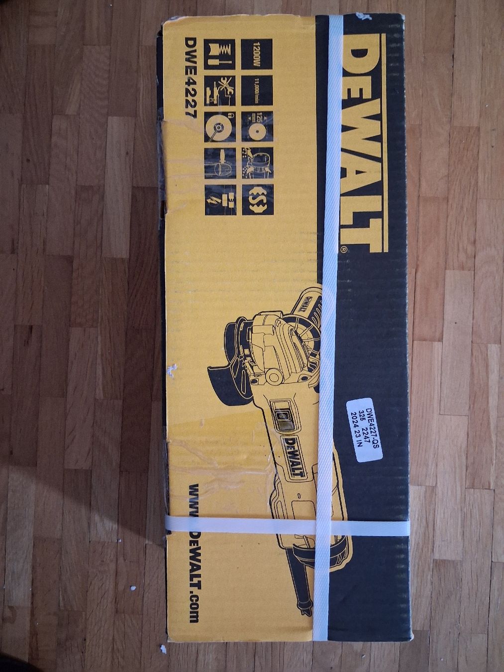 Dewalt Tutti gli attrezzi: Smerigliatrice angolare DeWalt DWE4227 - – Nuovo e nell'imballaggio originale da Jona venduto da api_sdn2 4