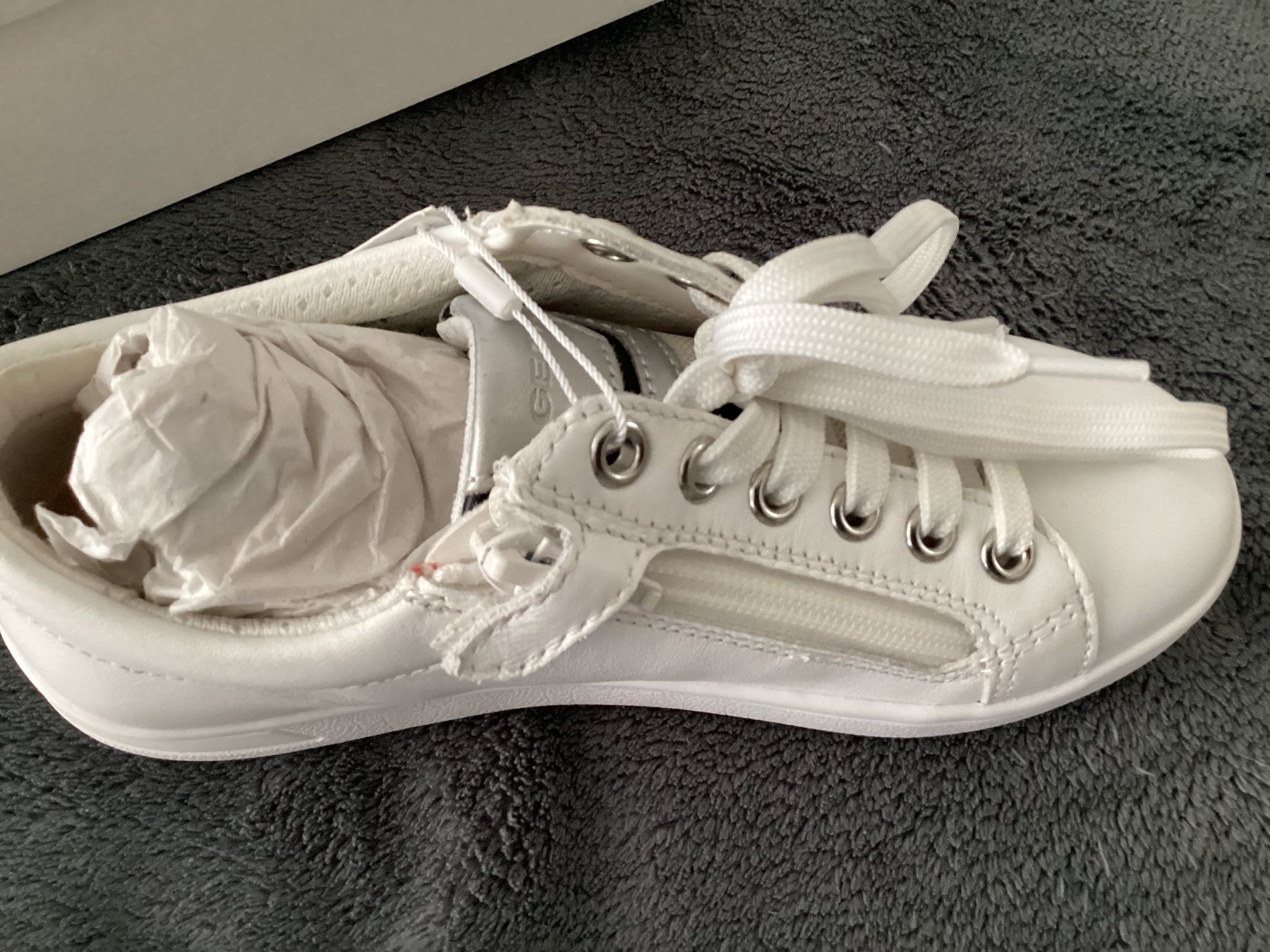 Geox Scarpe per ragazze: Geox Girls Sneakers Freizeitschuhe – Nuovo (secondo la descrizione) da Flüelen venduto da ne08 1