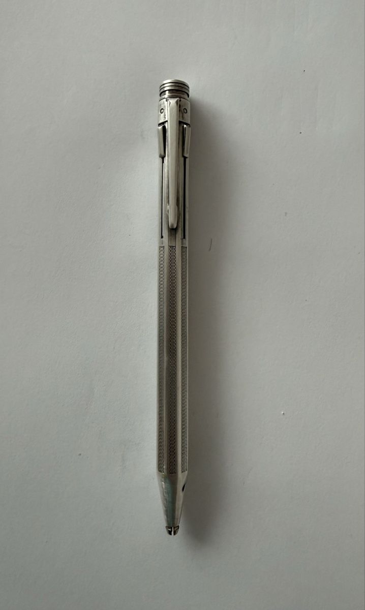 Caran D'Ache Stylos & Marker: Kugelschreiber Caran d'Ache GF silberfarben gebraucht – D'occasion à Oetwil an der Limmat par TOP15