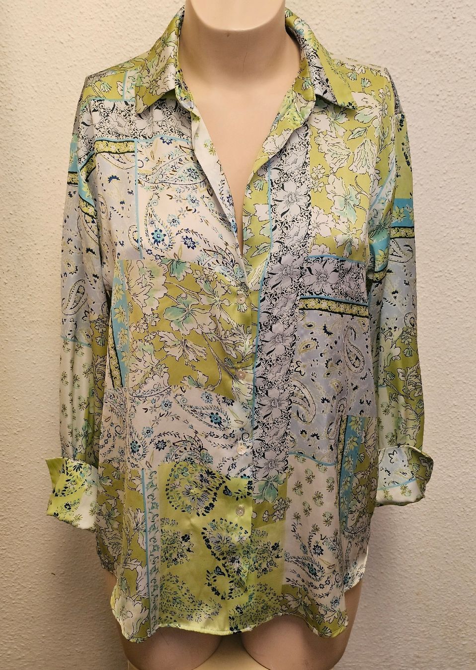 Zara Camicette: ZARA Damen Bluse Hemd Patchwork Print Gr. M Grün Blau Weiss – Usato da Urdorf venduto da ole_mrp9 9