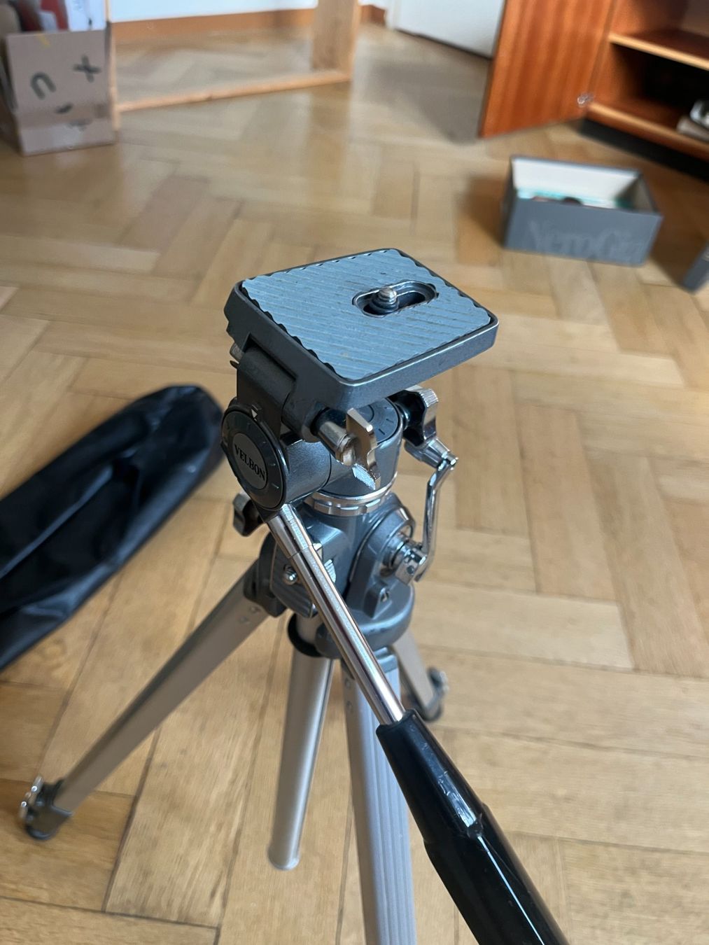 Velbon Treppiedi & Teste: Velbon Stativ mit Tasche – Usato da Zürich venduto da nashorn3 1
