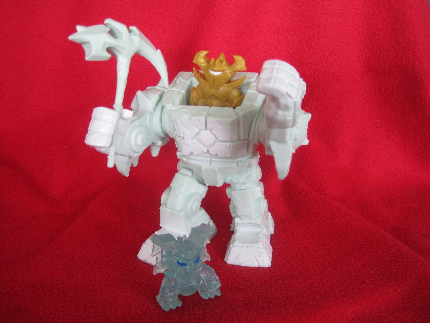 Hasbro Statuette: Mini Creatures Ice Roboter von Schleich 2019 mit Zusatzfigur – Usato da Gossau SG venduto da Noryflory 3