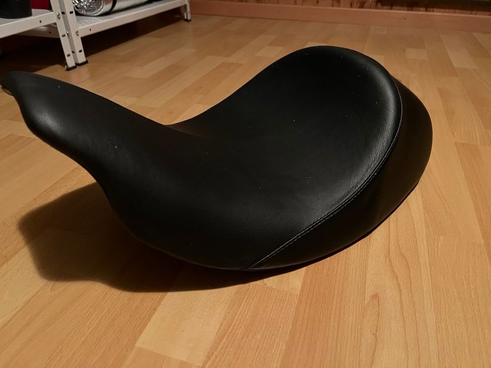 Le Pera / Bare Bones Solo Sattel / Glatt - Black / HARLEY Sportster - 04