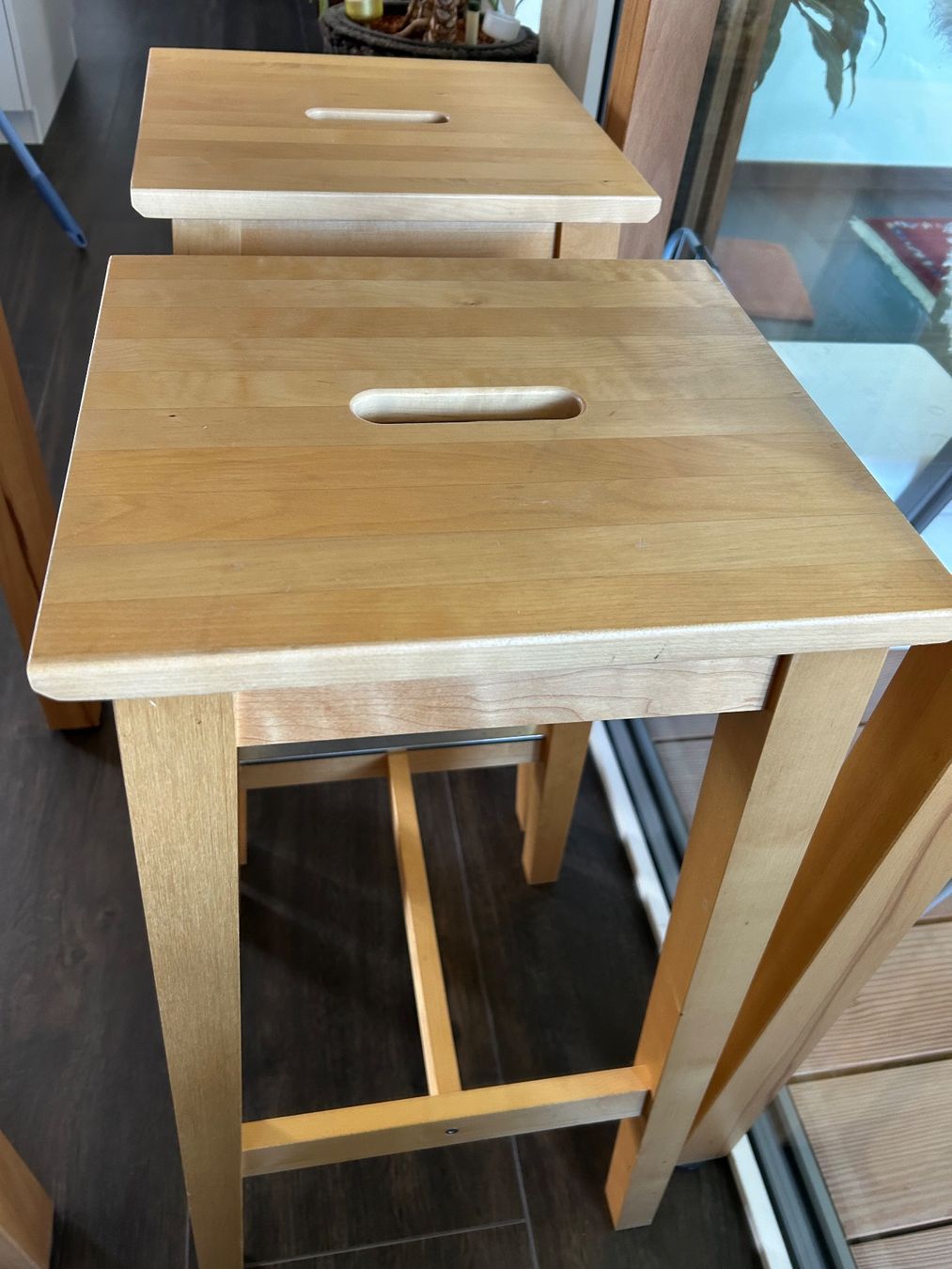 Set di tavolo e panche: Stehtisch mit 2 Hockern – Usato da Fraubrunnen venduto da Nicky024 1