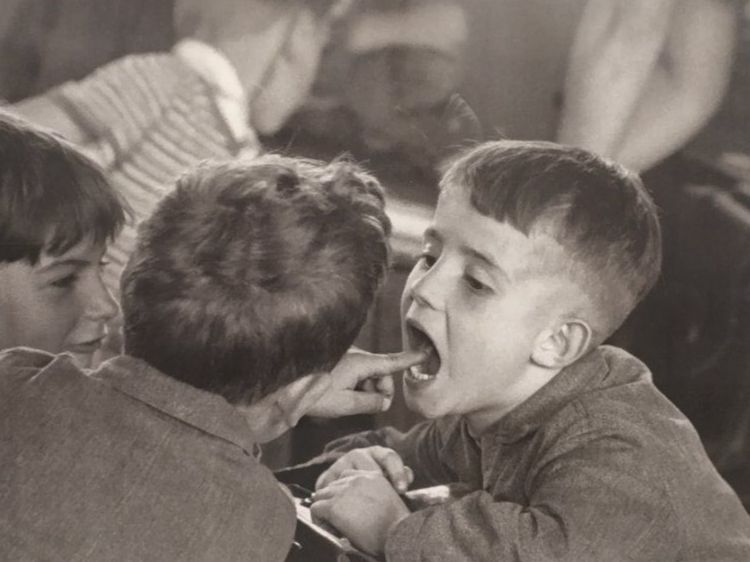 Foto & Immagini: Robert Doisneau La Dent 1956 – Usato da Zürich venduto da Zuerichparis08 5