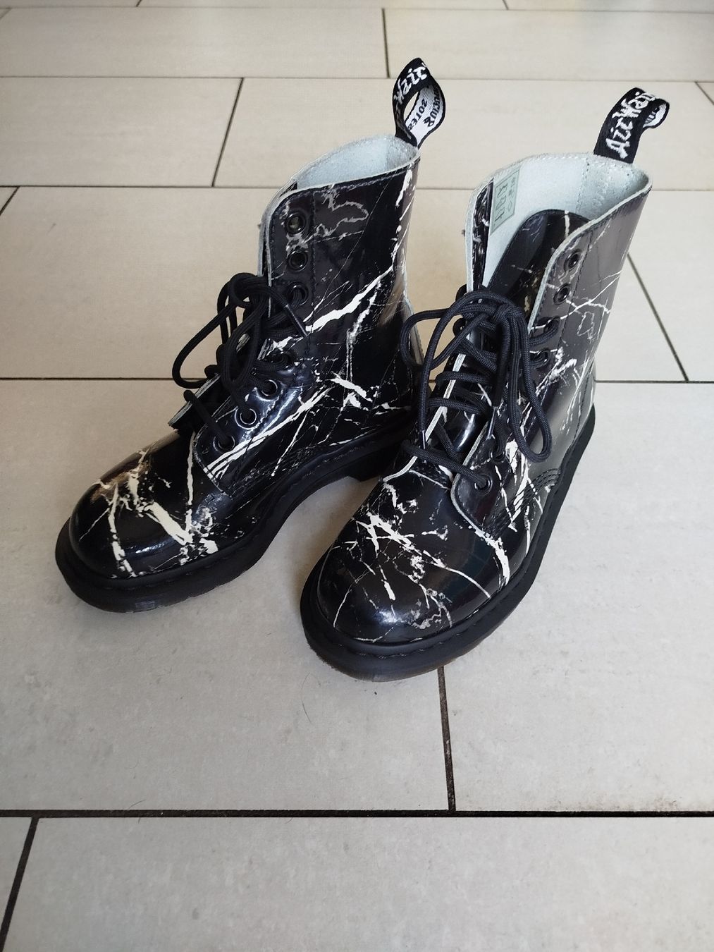Dr. Martens Damenschuhe: Dr. Martens Pascal Marble, Grösse 36, Top Zustand! – Gebraucht aus Rupperswil von Annet.Dann888