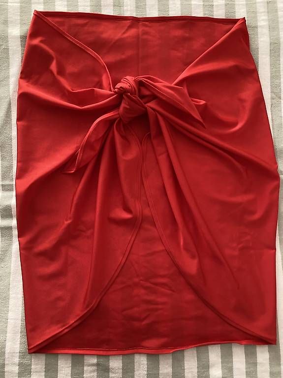 Pantaloni: Paréo rouge vif (fait main) – Usato da Bex venduto da IdaComina 1