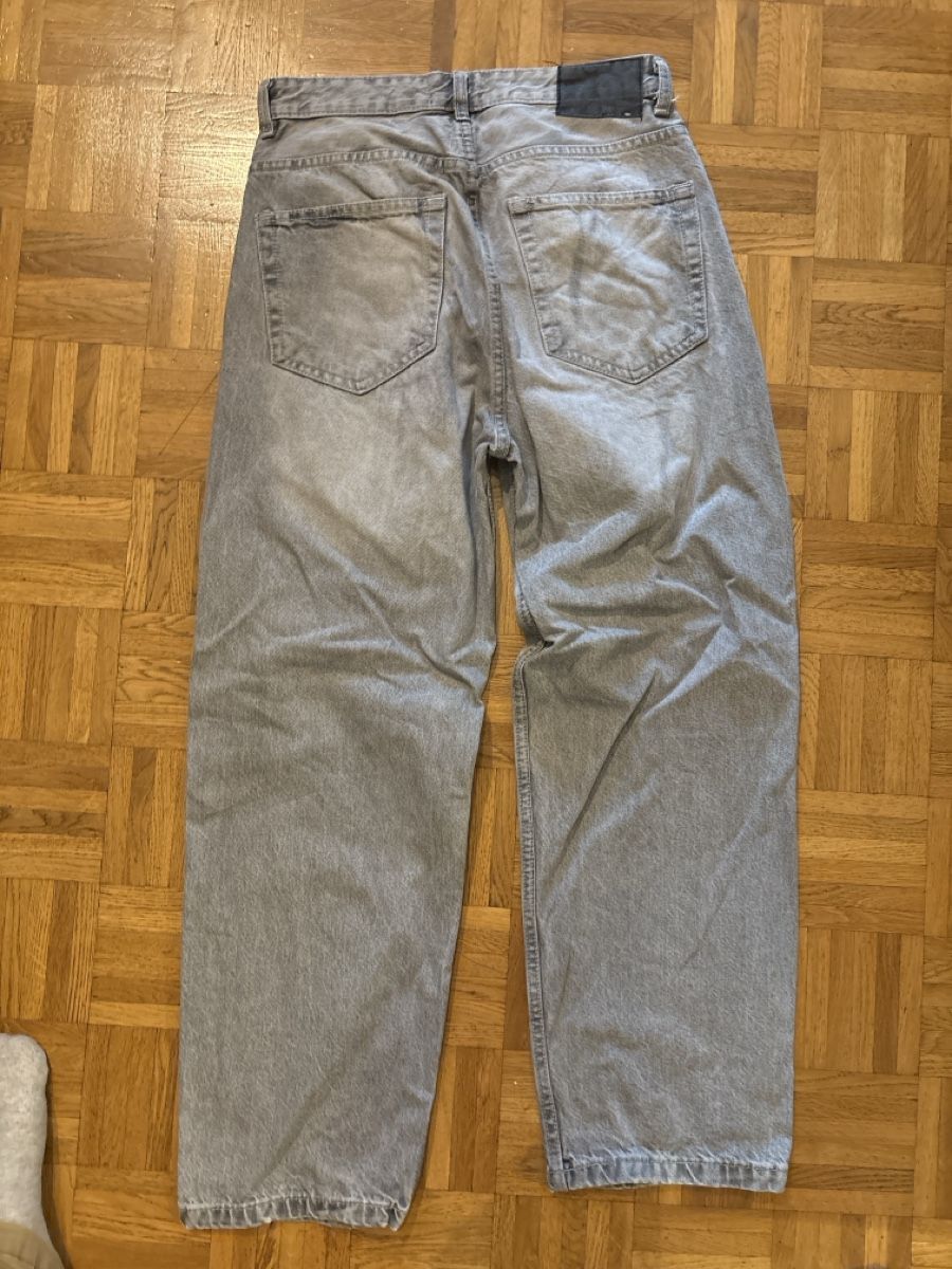 Pull&Bear Pantaloni: Jean Pull&Bear gris délavé coupe large taille 44 EU – Usato da Genève venduto da captus 1