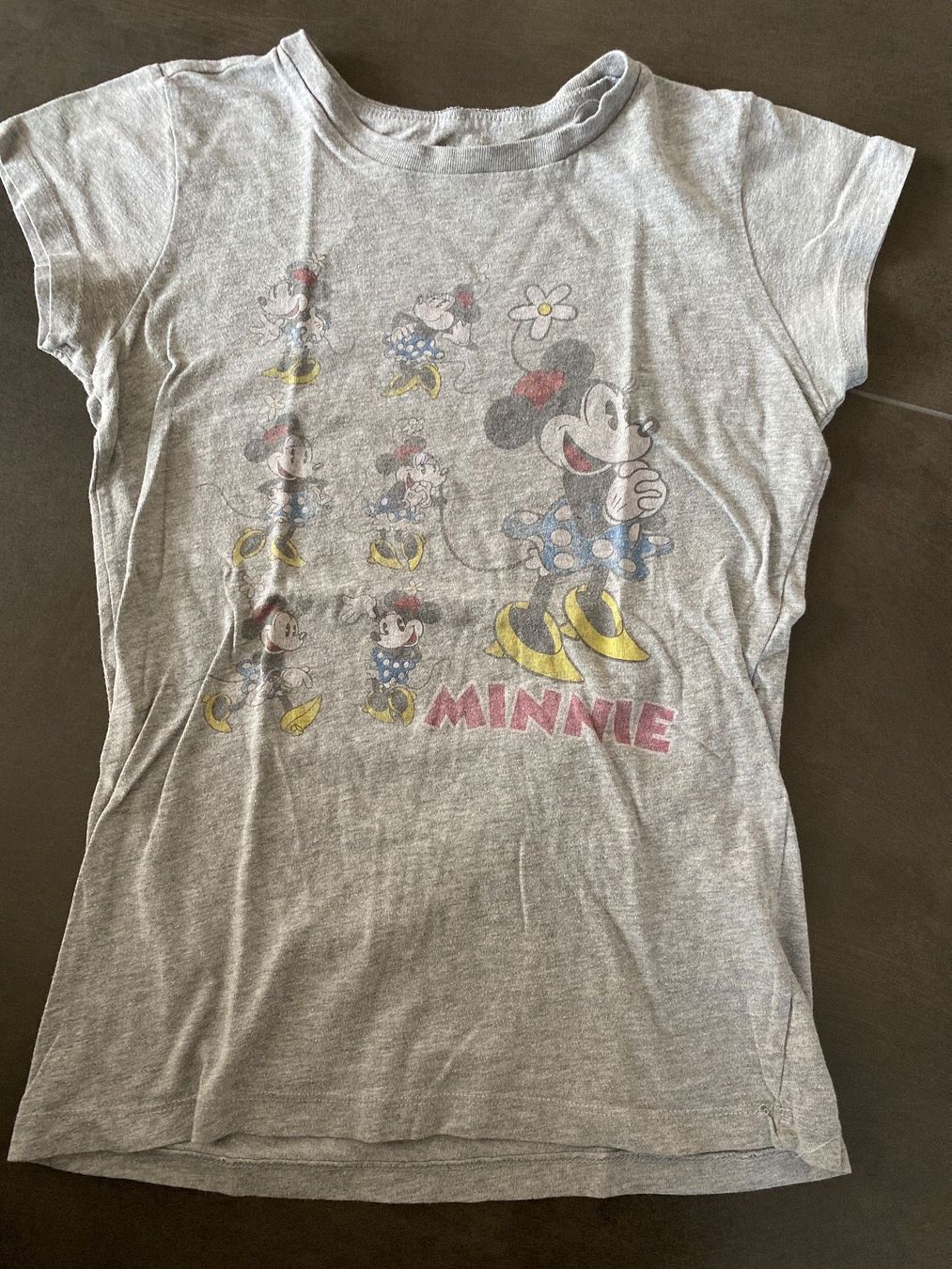 Disney Blusen, T-Shirts & Tops: Disney t-shirt taille 10 ans – Gebraucht aus Delémont von Ma_LoU.01
