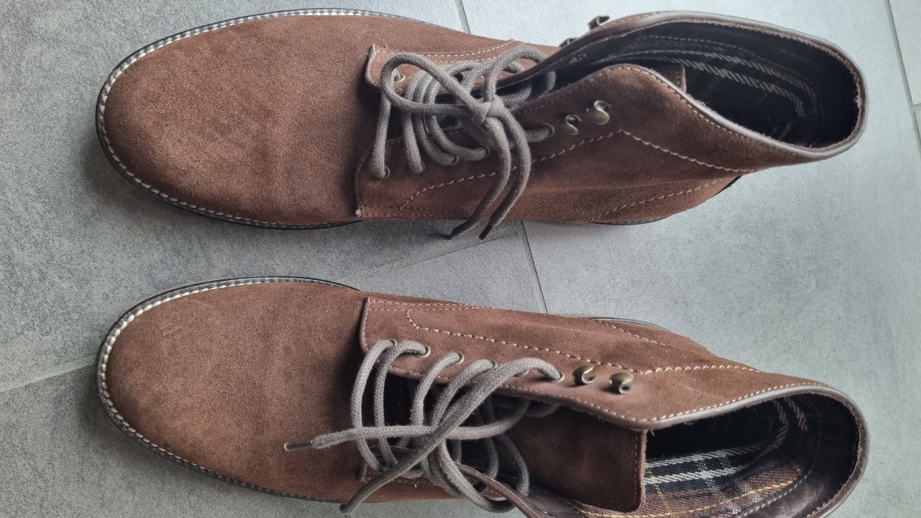 Scarpe da uomo: Braune wildleder schuhe von Bata, Gr. 45 – Usato da Cugnasco venduto da FuoriTutto