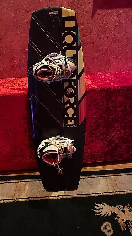 Tavole da surf e di nuoto: wakeboard Hyperlite 180.- – Usato da Aclens venduto da bac_bx8p