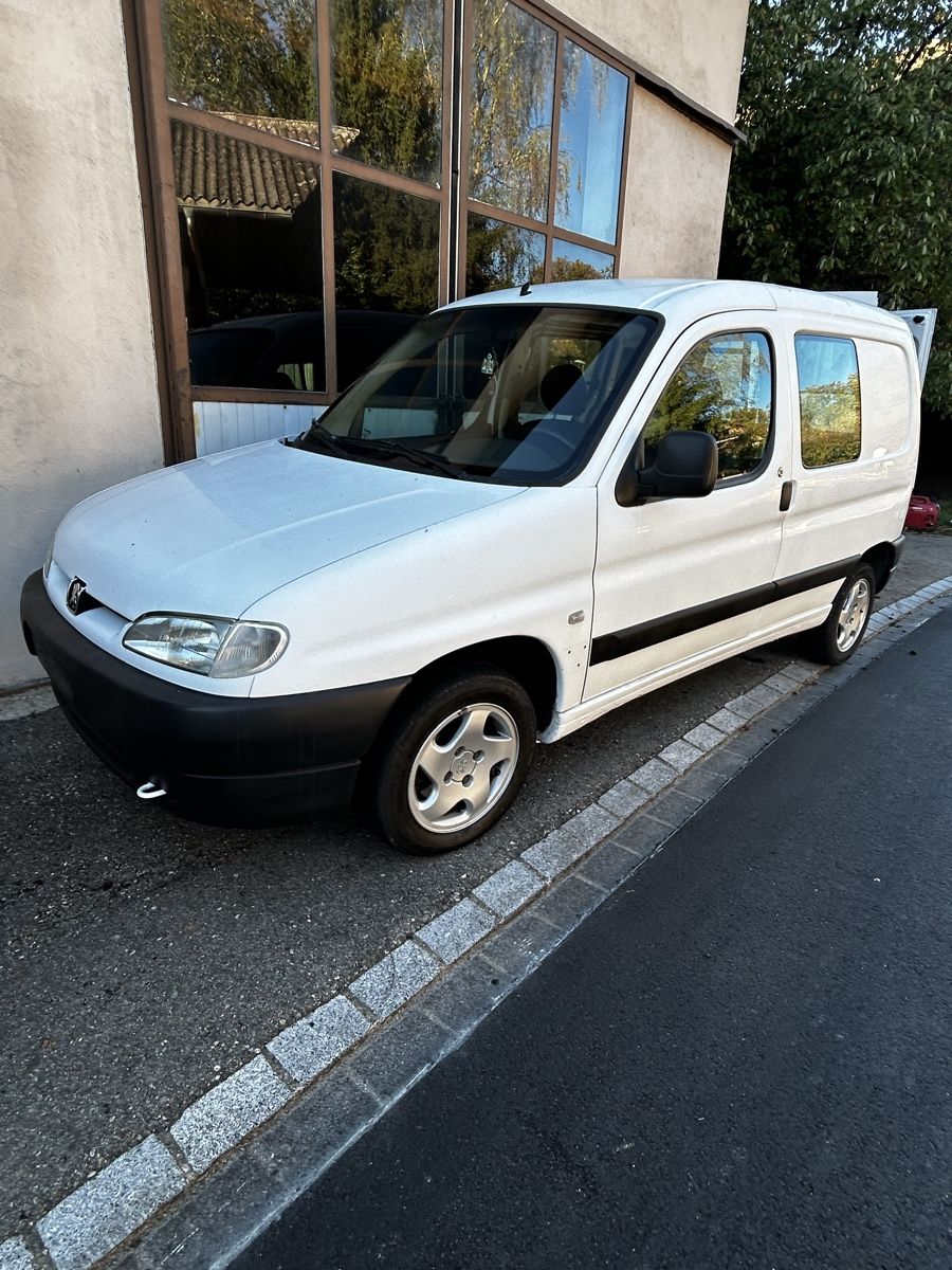 Peugeot Nutzfahrzeuge: Peugeot Partner 1.4 – Defekt aus Frauenfeld von Yoda2umi