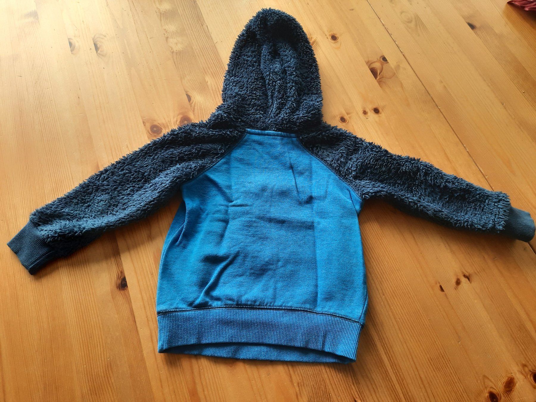 C&A Maglioni & Felpe: Kuscheliger Pullover, Grösse 104 – Usato da Aesch BL venduto da ChezToKa 2