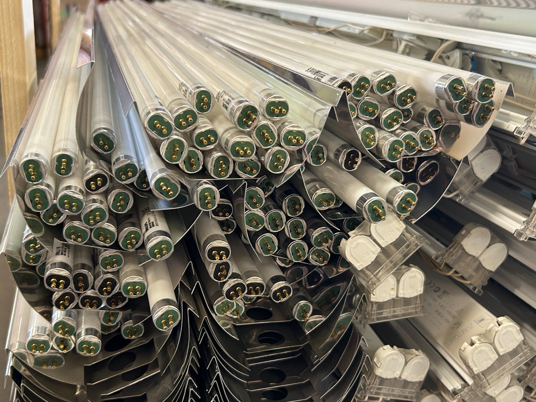 Zumtobel Lampadari & plafoniere: Zumtobel TECTON Hallenbeleuchtung – Usato da Zofingen venduto da Maschinenfabrik 1