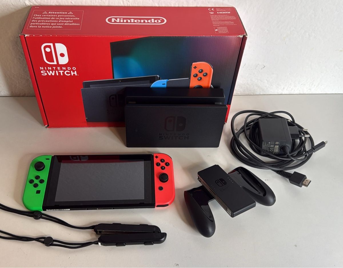 Nintendo Console: Nintendo Switch Console Red Green - Good Condition 🎮 – Usato da Ehrendingen venduto da bubulence
