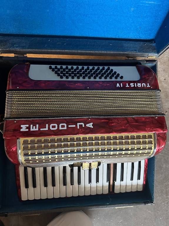 Instruments de musique: Akkordeon mit Klaviatur – D'occasion à Embrach par CarlosTF