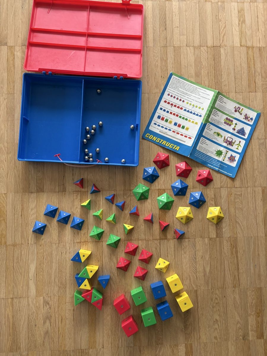 Spielzeuge: Constructa Magnetic Building Set with Storage Case – Gebraucht aus Nyon von Iamher