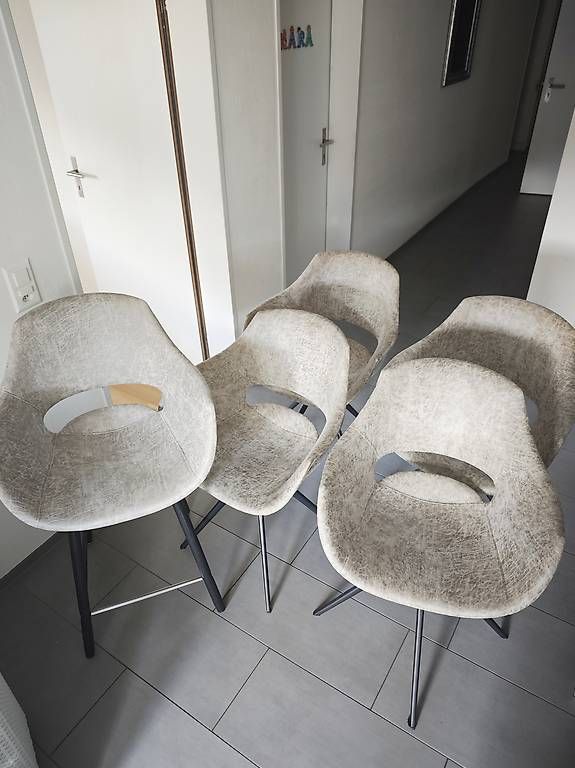 Stühle: stuhlset 4+1 barhocker stühlset – Gebraucht aus Chur von Edina1994