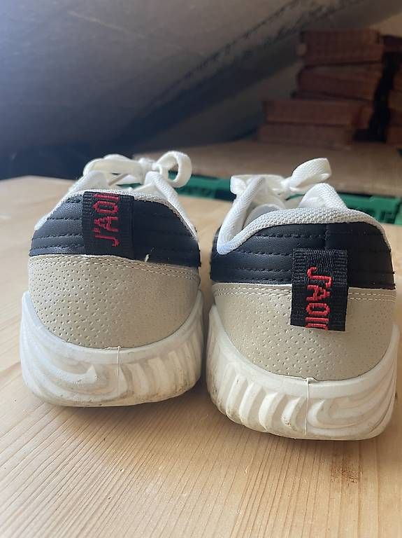 Chaussures femmes: Sneaker gr. 36 – D'occasion à Zürich par helenespoerri 2