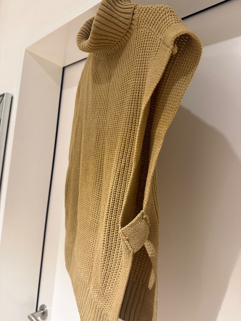 Gilets & Westen: Strickweste beige mit Rollkragen – Neu (gemäss Beschreibung) aus Illnau von Bigmama14 1