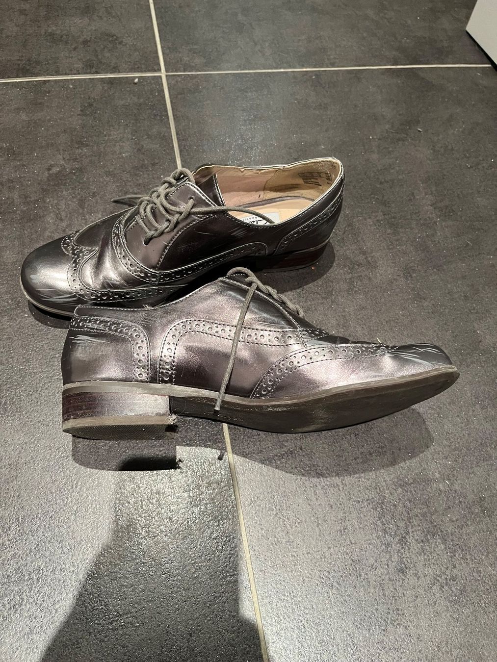 Clarks Scarpe da donna: Clarks Silberne Damen Schuhe, Grösse 37 – Usato da Breganzona venduto da Vstadelmann 1