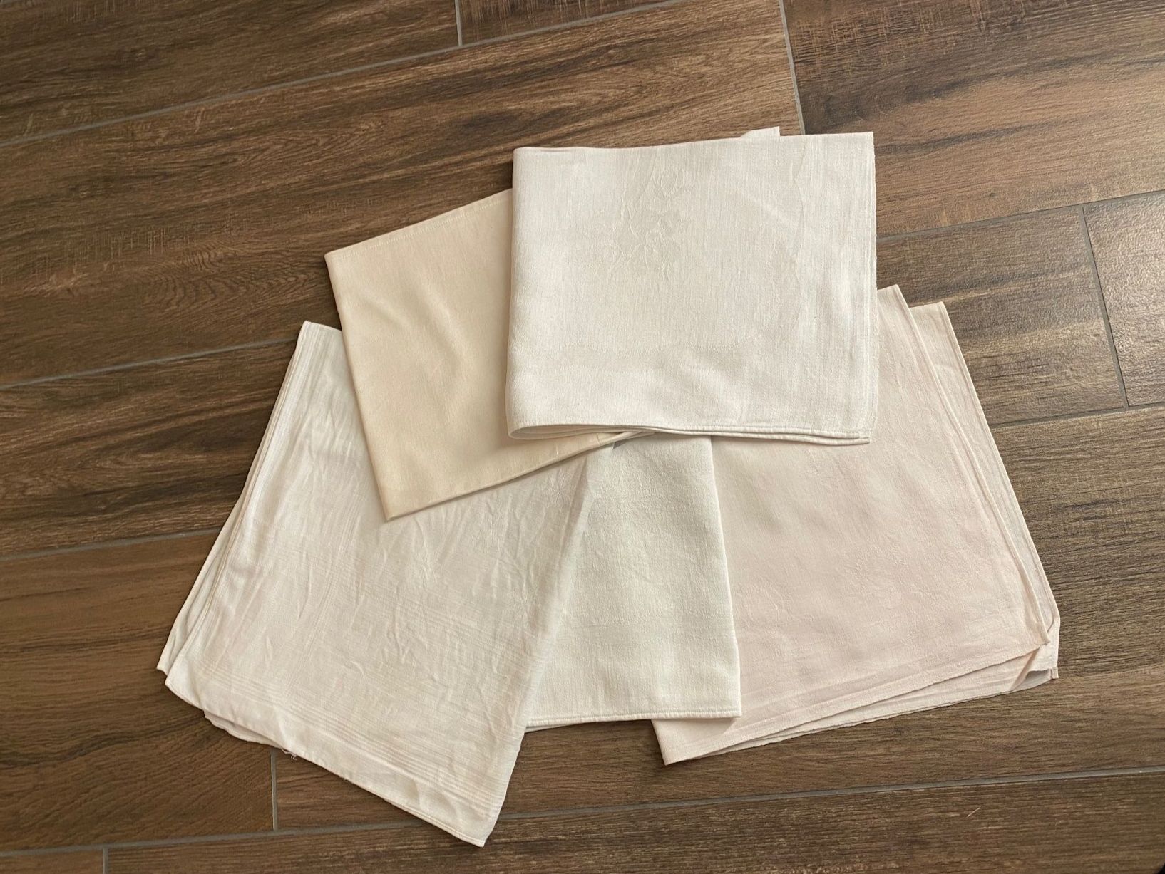 Altra biancheria da tavola: Tischtuch mini Set mit Muster weiss 47 - 67 cm – Usato da Pratteln venduto da a23_j2gs 1