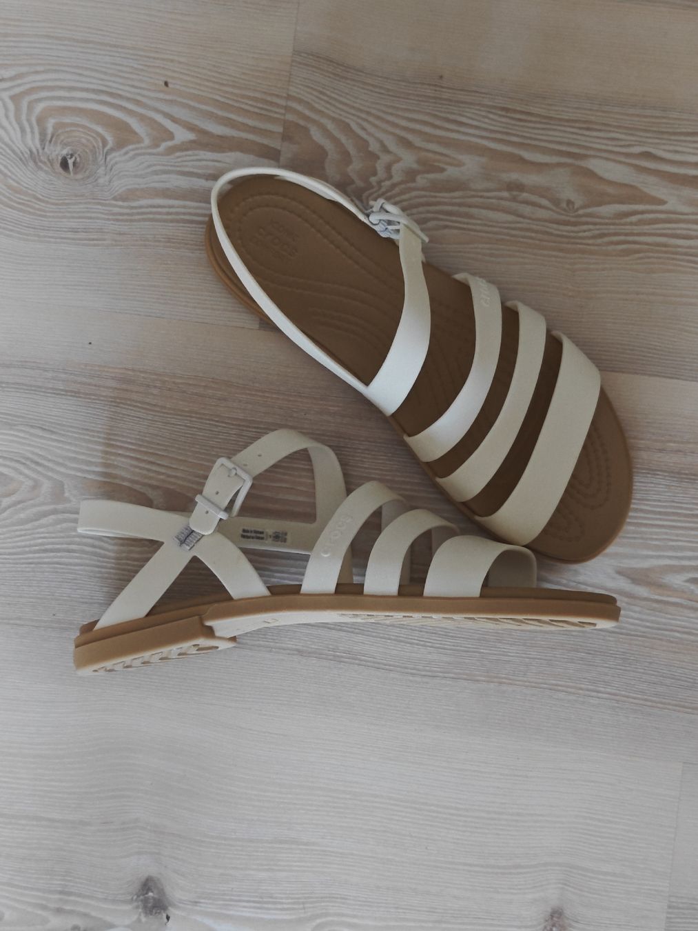 Chaussures femmes: Sandales Crocs blanches femme. Taille 8 – Neuf (Voir description) à Villiers par Cdric_HD 1