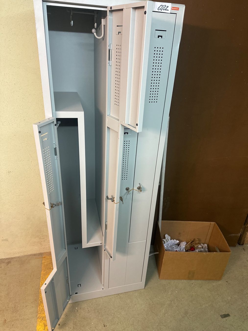 Garderobe: neuer Z-Spind Amsterdam eurokraft basic statt 445.- – Neu (gemäss Beschreibung) aus Necker von liq24 4