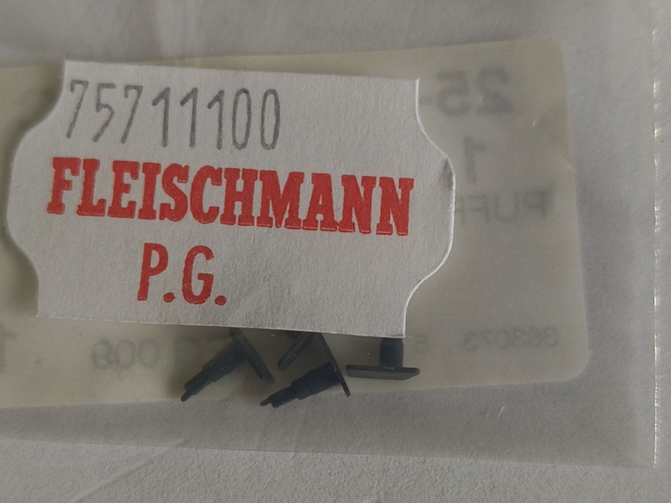 Fleischmann Modellini di ferrovie: Fleischmann 75711100 Puffer-Satz – Nuovo e nell'imballaggio originale da Baar venduto da 82felice 1