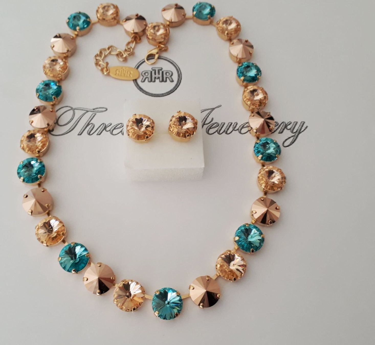 Catenine: Threlion Modeschmuck-Set mit Swarovski Kristallen – Nuovo e nell'imballaggio originale da Riehen venduto da Threlion