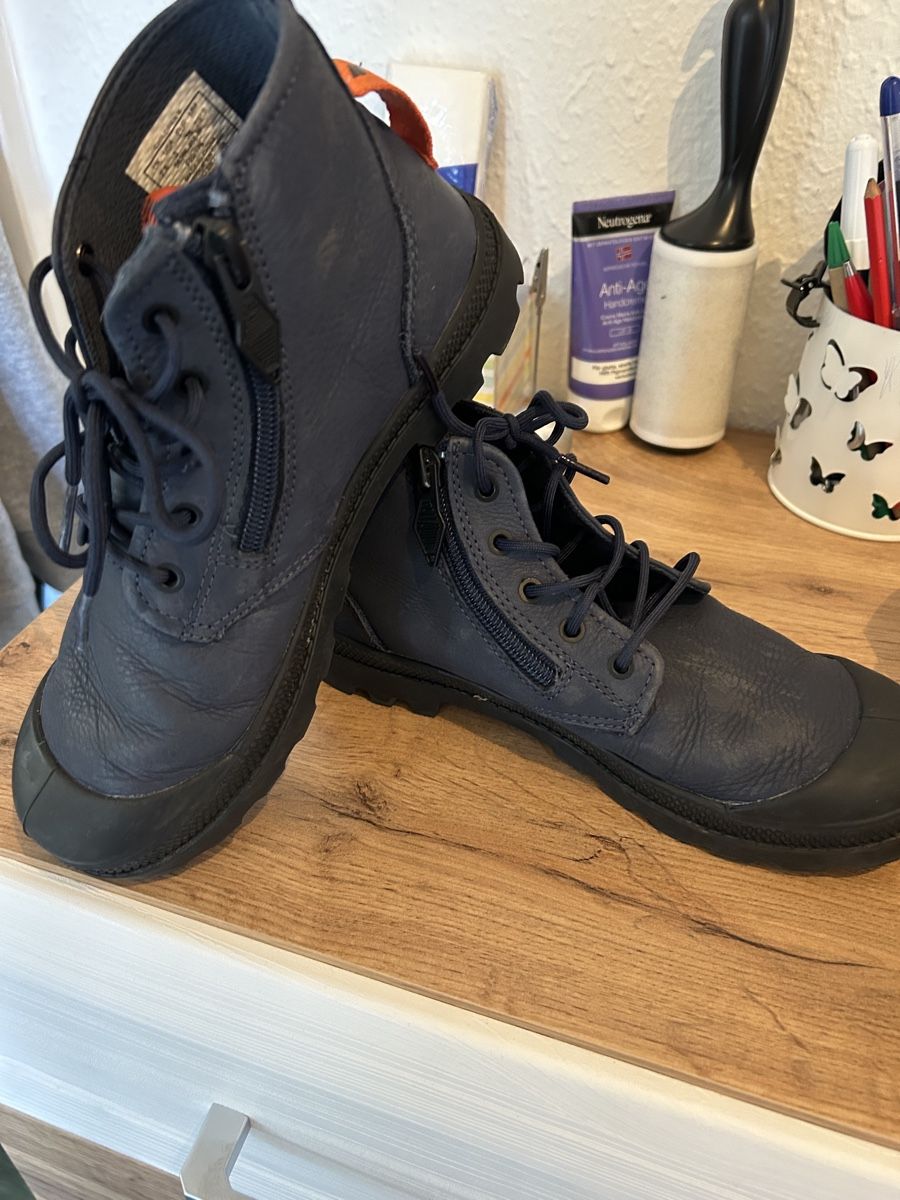 Chaussures garçon: Robuste Herbstschuhe Gr. 35 – D'occasion à Schaan par Simba711