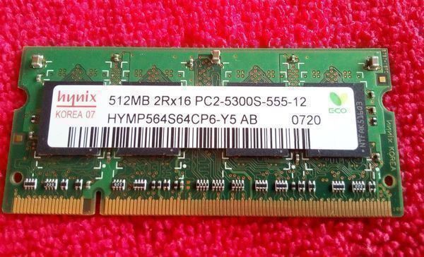 Memoria / RAM: 2 x 512 MB hynix PC2-5300S-555-12 – Usato da Zürich venduto da Zurich