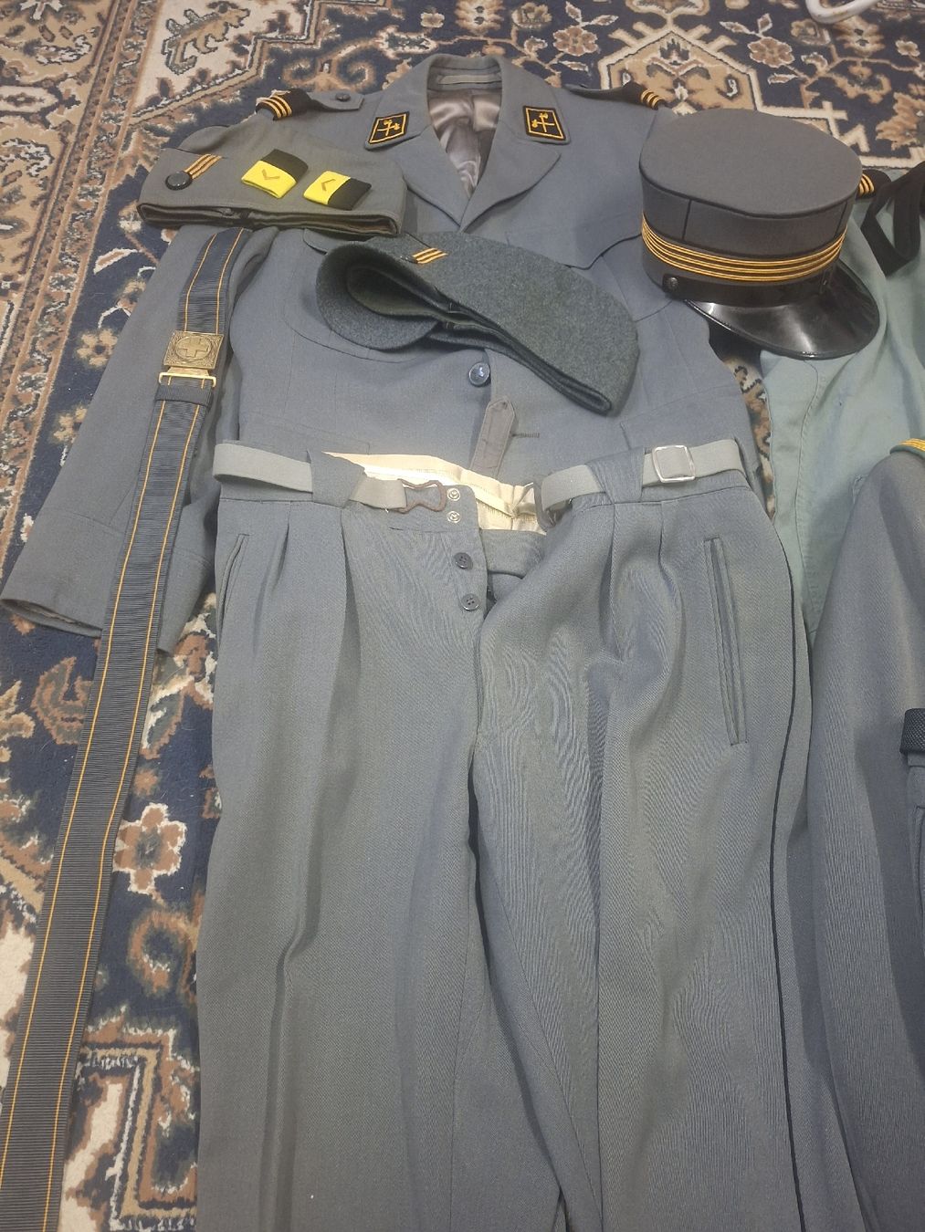 Schweizer Armee Uniformi: Hauptmann Uniform – Usato da Boswil venduto da Polydealer 2