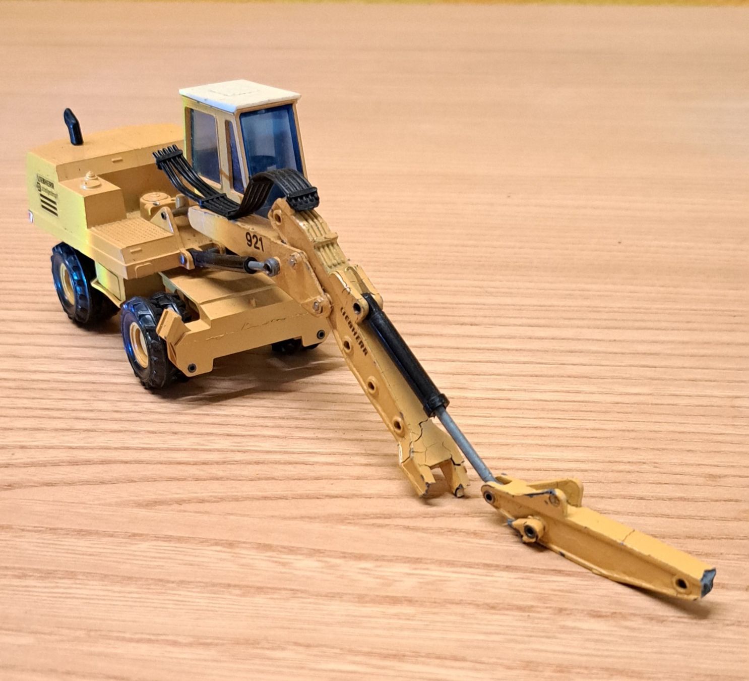 Jouets: Liebherr Bagger Bau Bagger  Modell 921 / Defekt – Défectueux à Dietlikon par kosta.katoglou 5