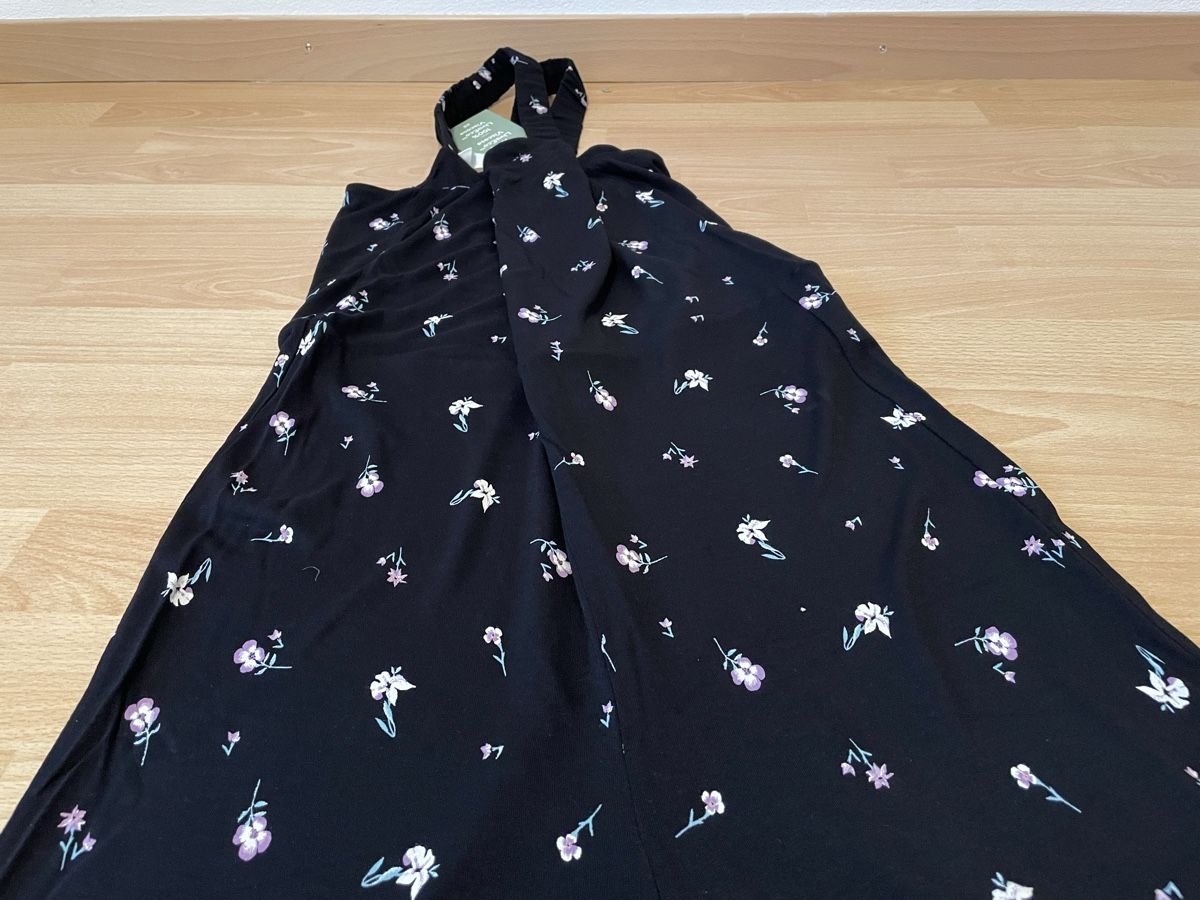 H&M Tute: Jumpsuit H&M Neu mit Etikett – Nuovo e nell'imballaggio originale da Chur venduto da Tsambiko 4