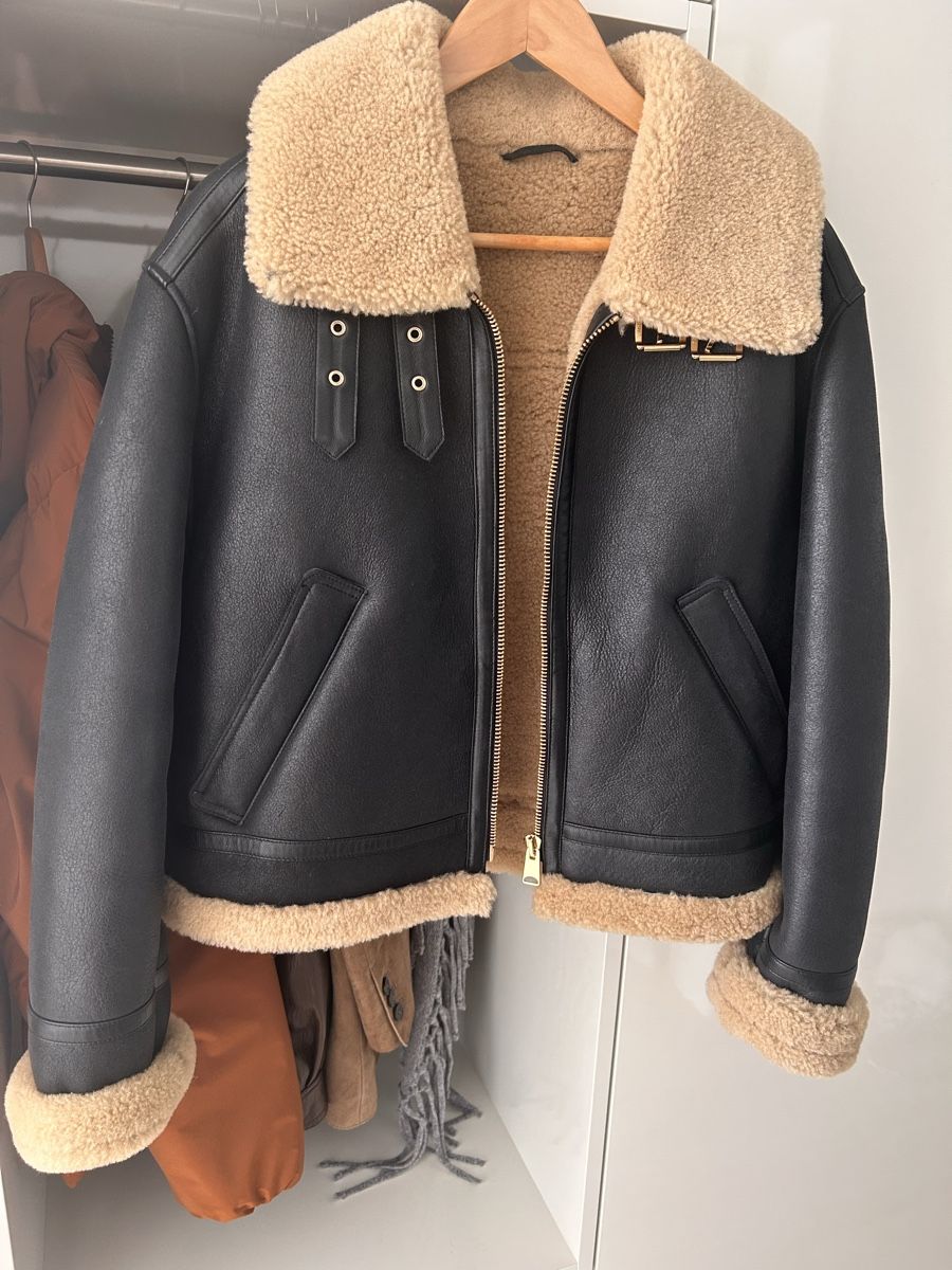 Giacche: Schwarze Shearling Jacke, Echtleder/Lammfell - Gr. 38 – Nuovo (secondo la descrizione) da Andwil SG venduto da nin_y2zm