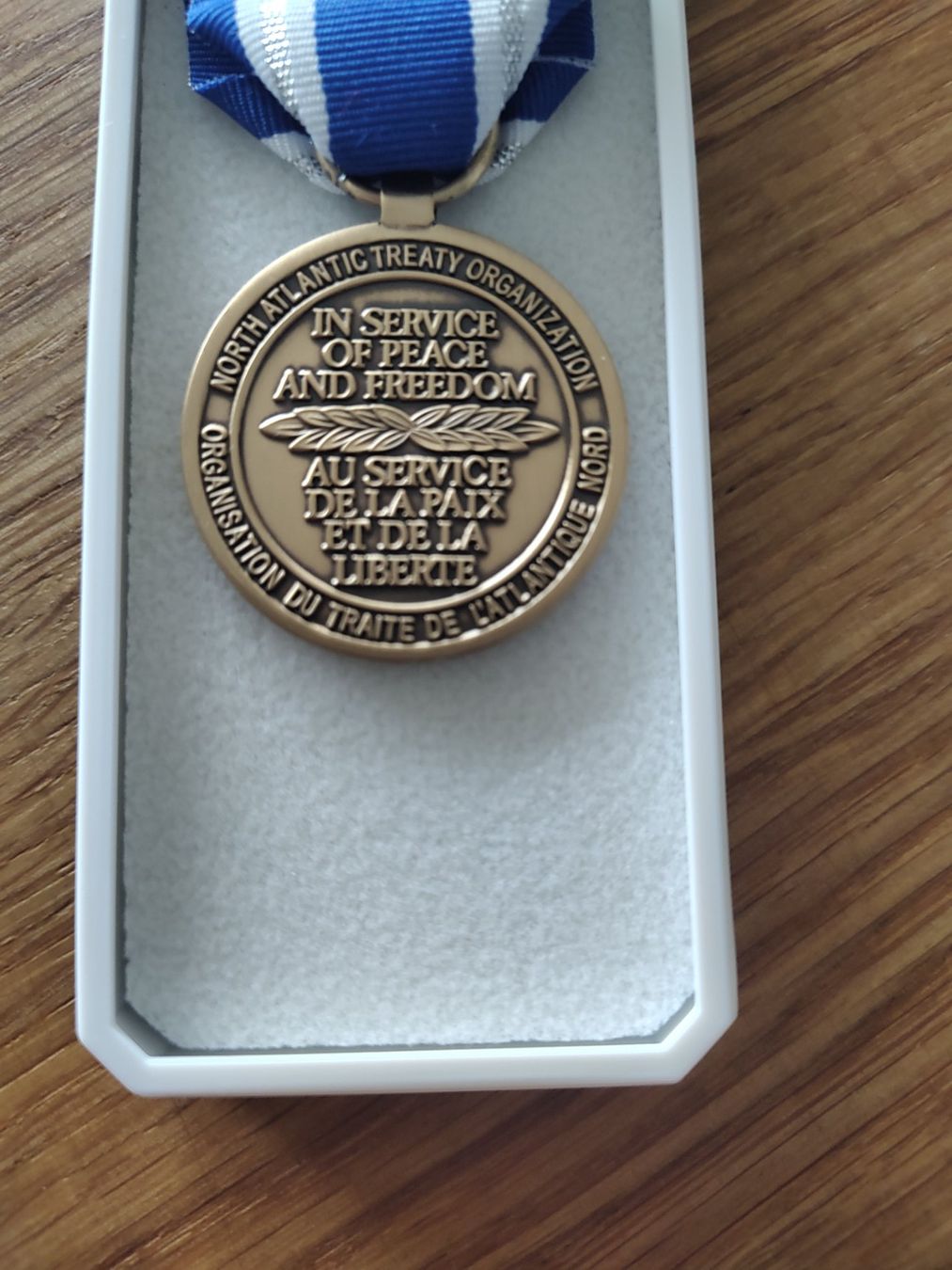 Medaglie: NATO Medaille "Non-Article 5" Balkans – Nuovo e nell'imballaggio originale da Luzern venduto da MaRKeZ 1
