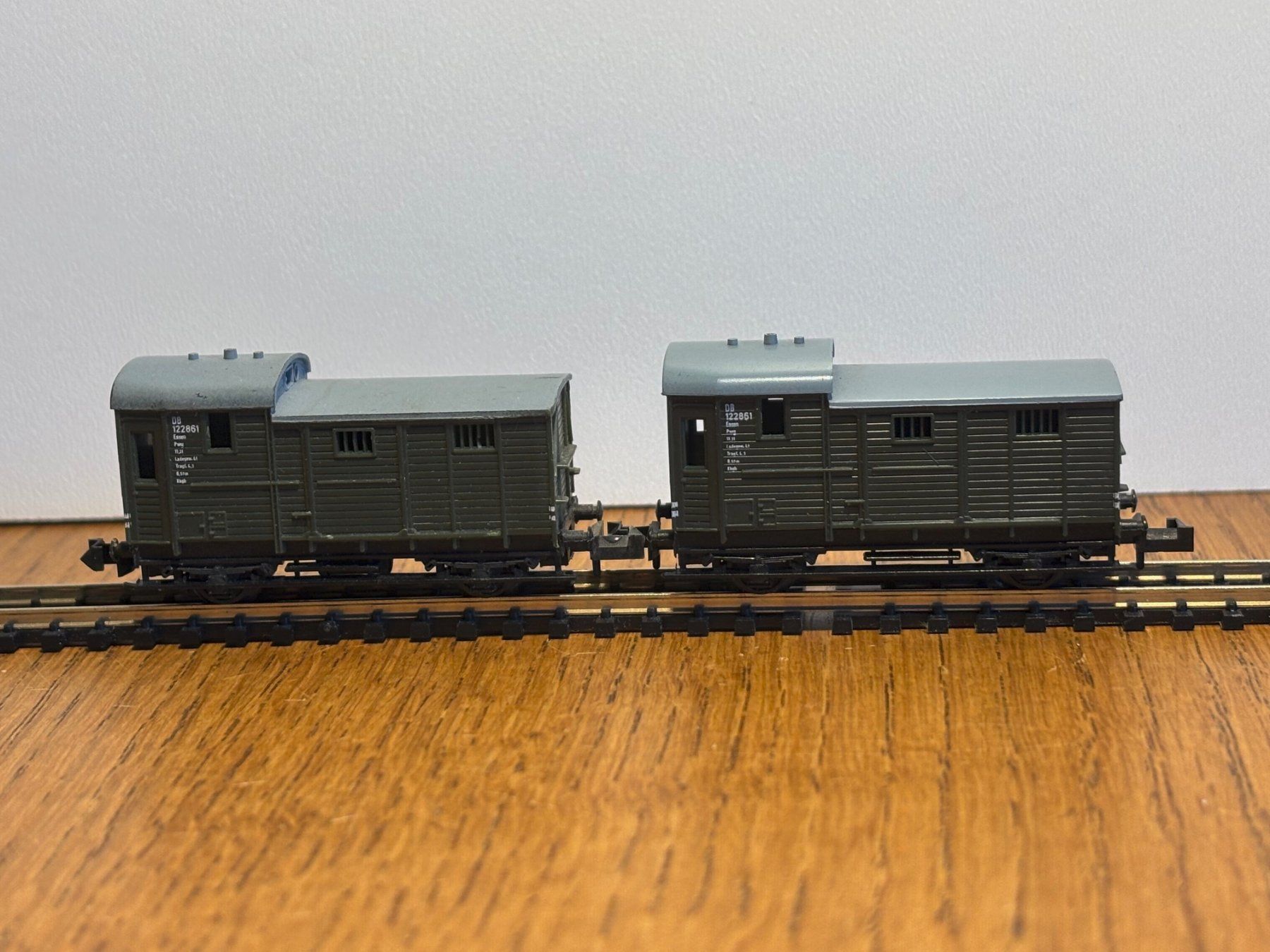 Modellini di ferrovie: *e892: 2 Oldtimer Güterwagen  (Spur N) – Usato da Birsfelden venduto da Birs_25 1