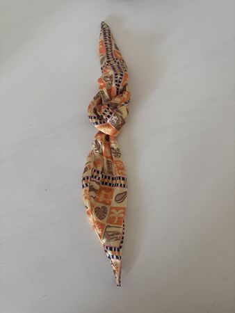 Halstuch Taschenschmuck orange gelb Kurt Geiger