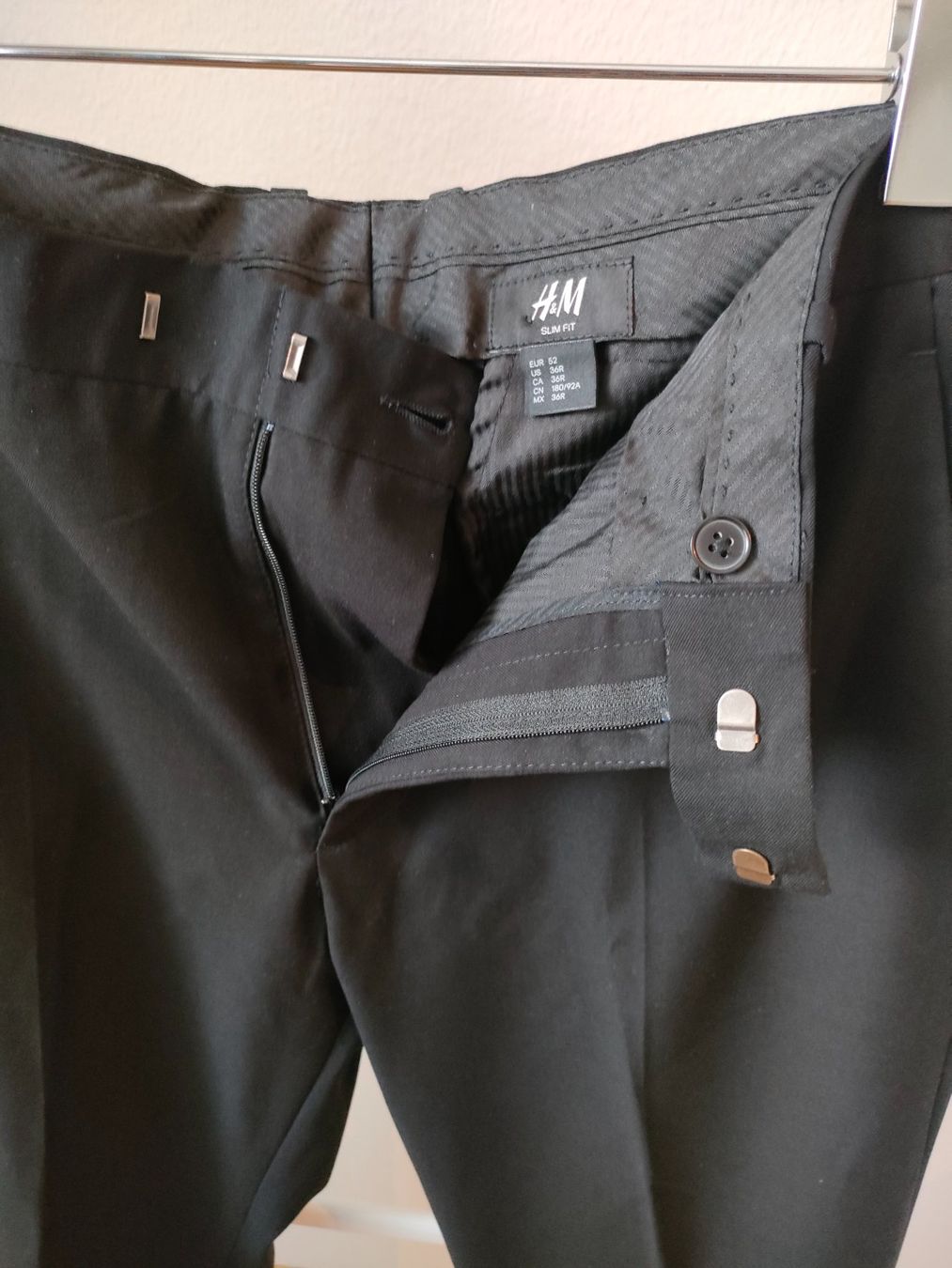 H&M Pantaloni: Schwarze Hose Slim Fit – Usato da Dietikon venduto da MJ_Sporting 5