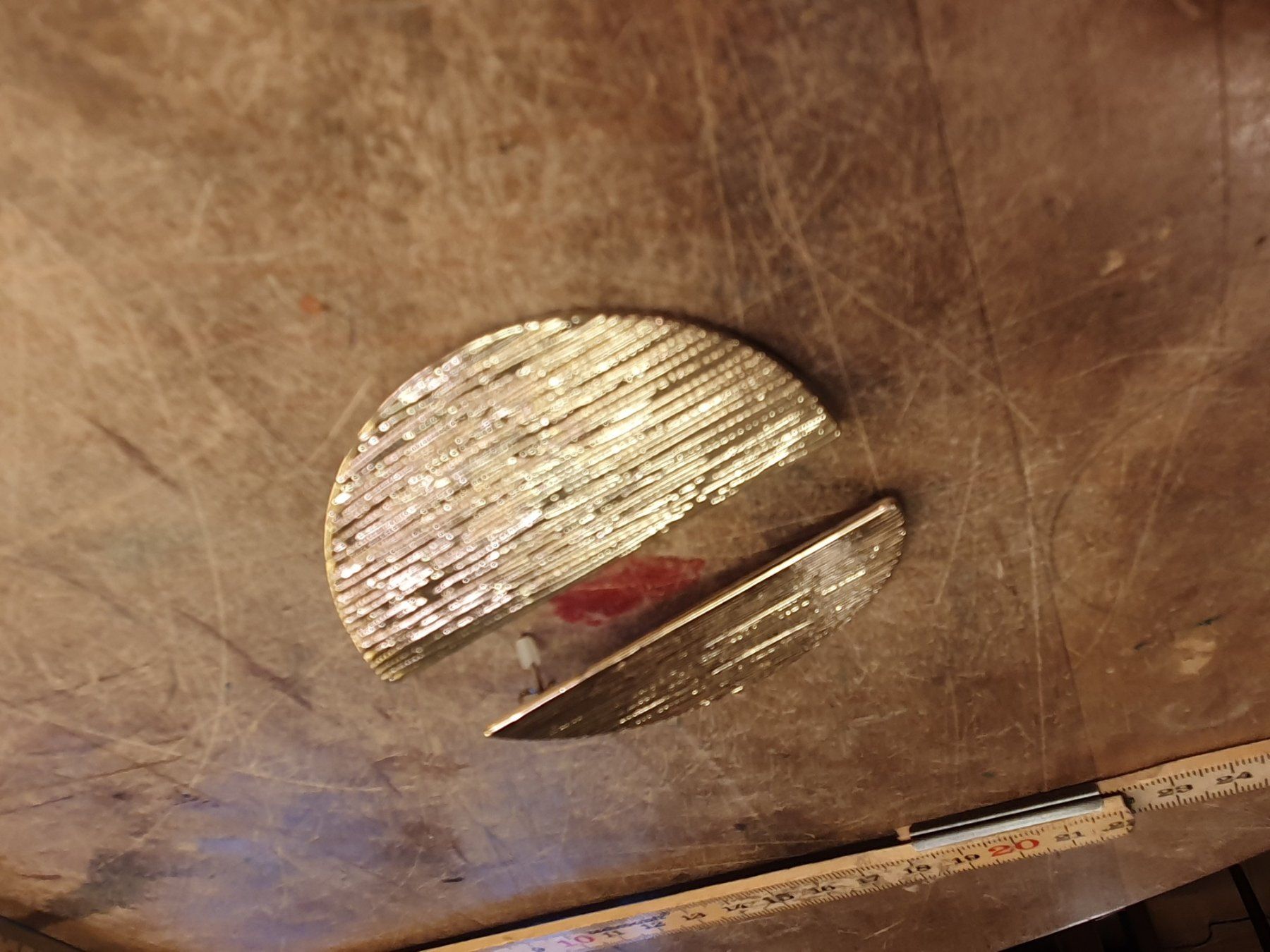 Ohrringe & -stecker: 2 Stk Ohrringe Halbmodform – Gebraucht aus Zürich von loosebone 1