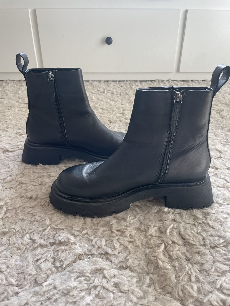 Zara Scarpe da donna: Black Leather Chunky Chelsea Boots – Nuovo (secondo la descrizione) da Roche VD venduto da closetcleanse 4