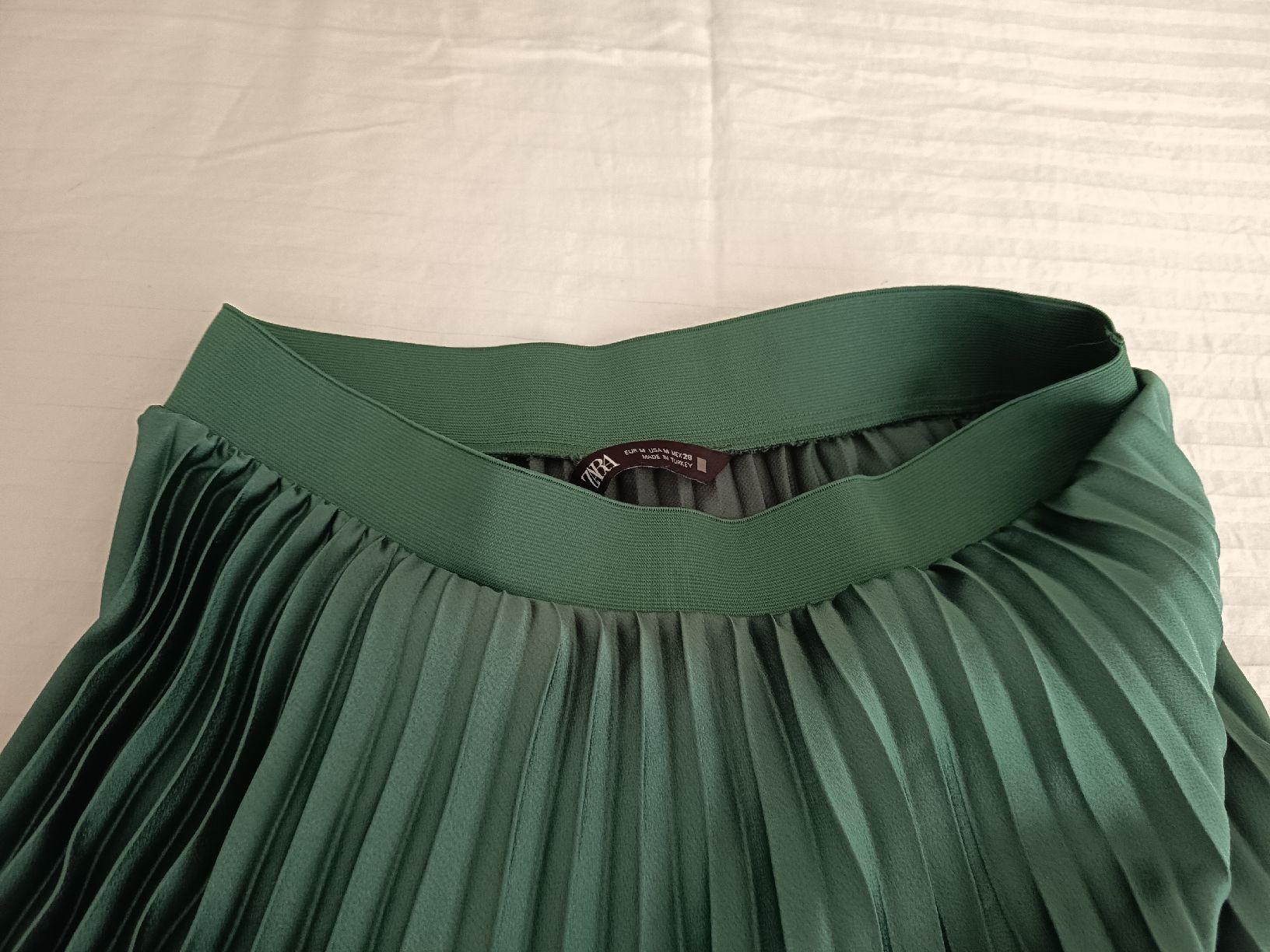 Zara Röcke: Emerald Green Pleated Asymmetric Midi Skirt – Neu (gemäss Beschreibung) aus Basel von beg_6v7r 2