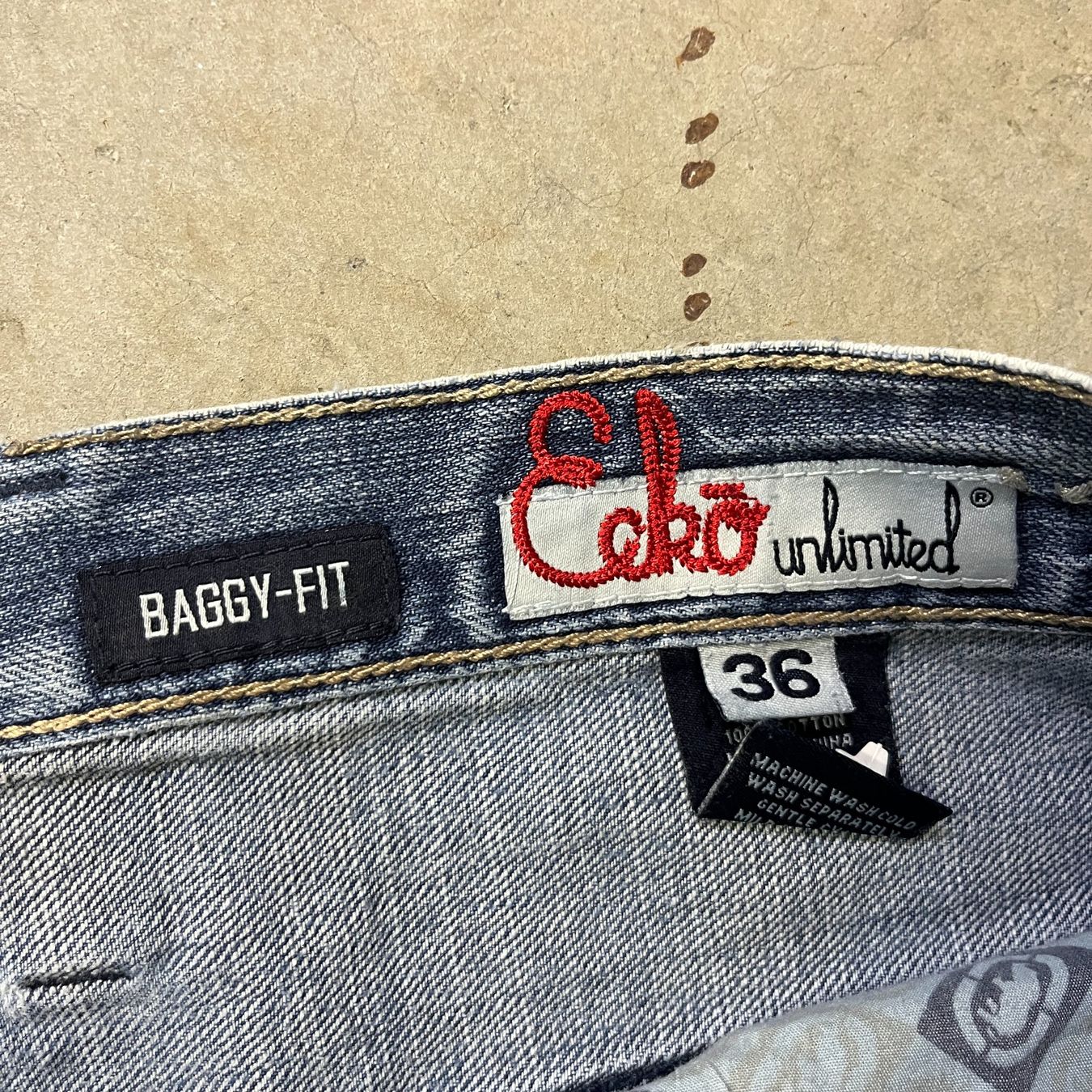 Ecko Pantaloni: Vintage Ecko Unltd Jorts (36US) – Usato da Chamoson venduto da Sapoloshop 2