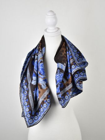 Versace Seidenschal /Foulard, neuwertig