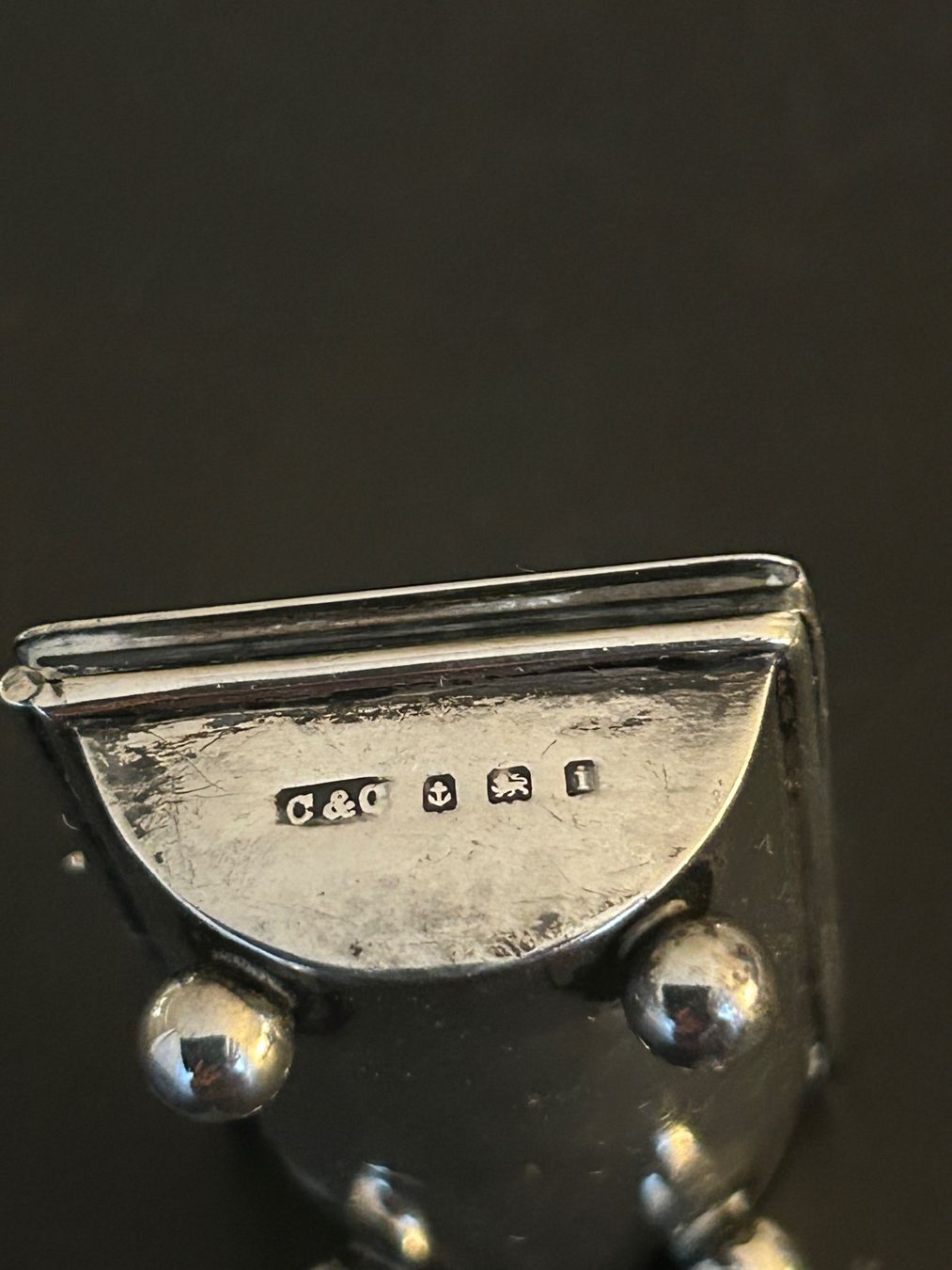 Tutte le decorazioni: Edwardian Birmingham 1908 sterling silver stamp holder – Usato da Zumikon venduto da tuna007 4