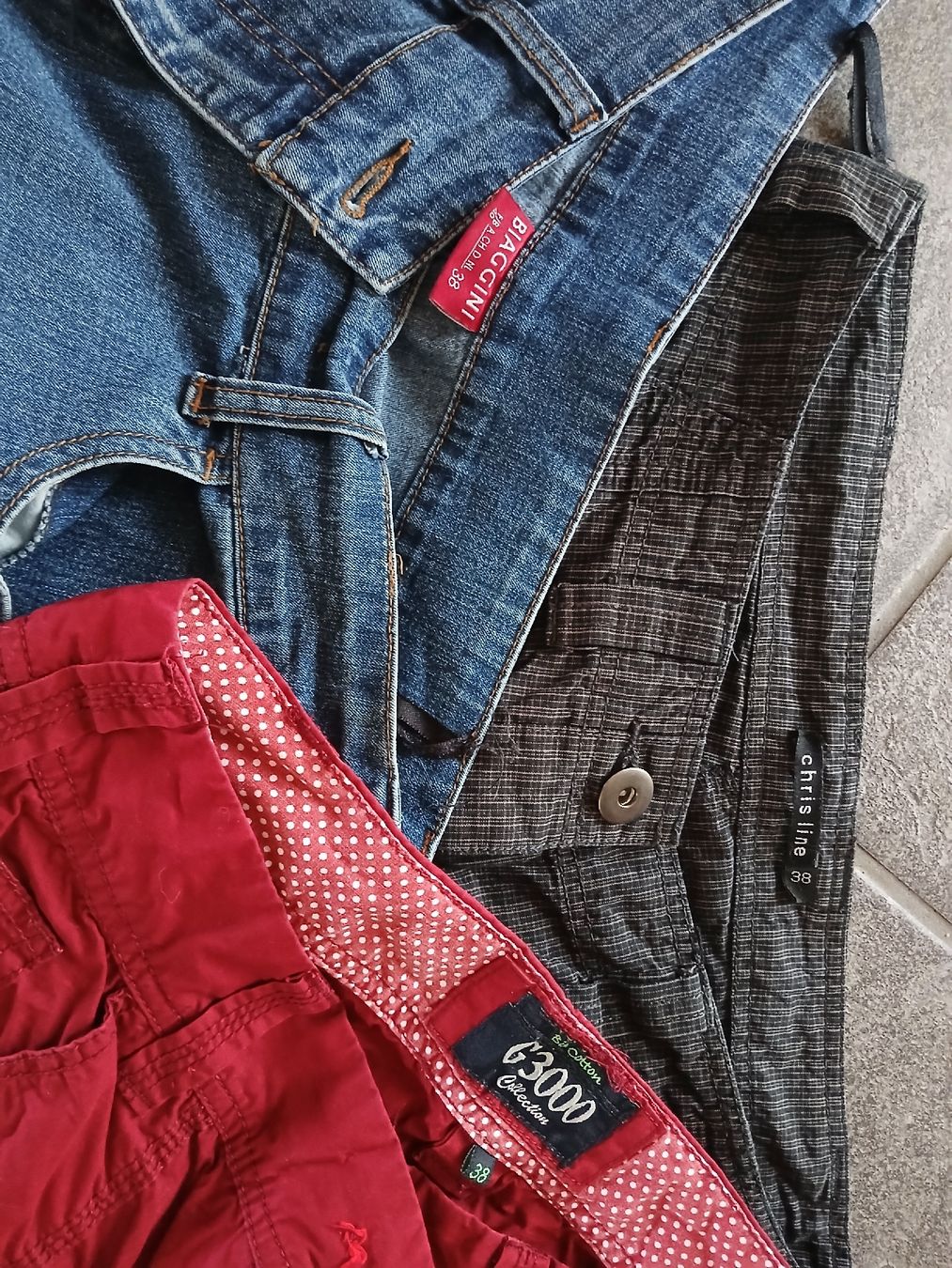 Lotti di vestiti: Hosen Paket 3 Stk gr 38 – Usato da recherswil venduto da papamoll71 1