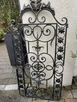 Schmiedeeiserne Wand/Fenster Dekoration mit Verzierungen