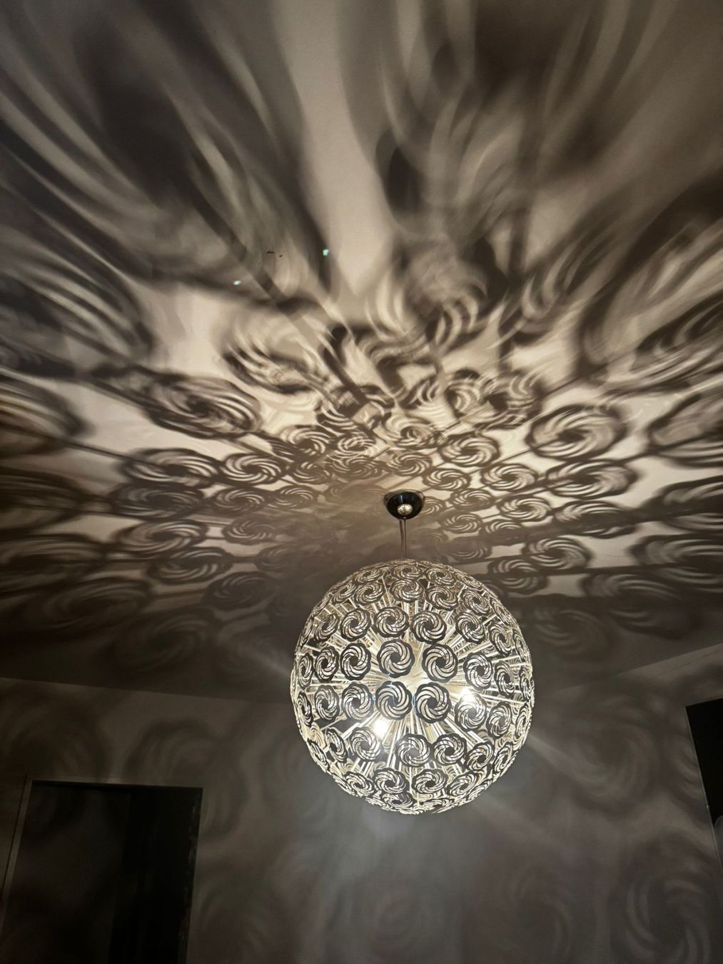 Lampadari & plafoniere: Designer-Pendelleuchte / Kugellampe mit einzigartigem Lichts – Usato da Eschlikon TG venduto da ann_rc98 1